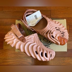 BNIB Salehe Bembury Pollex Croc - Kuwata - size 6